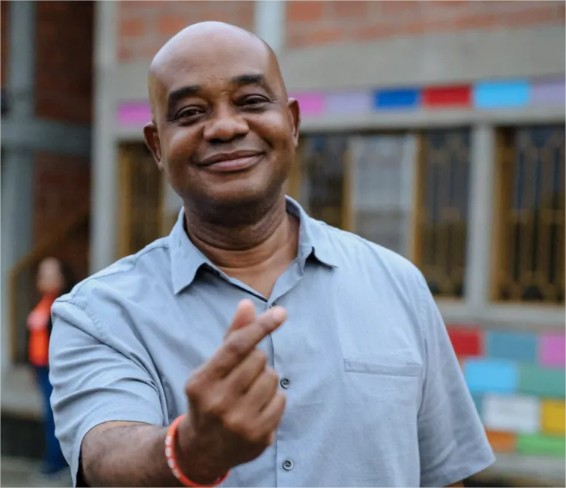 Ni izquierda ni derecha: el país necesita soluciones