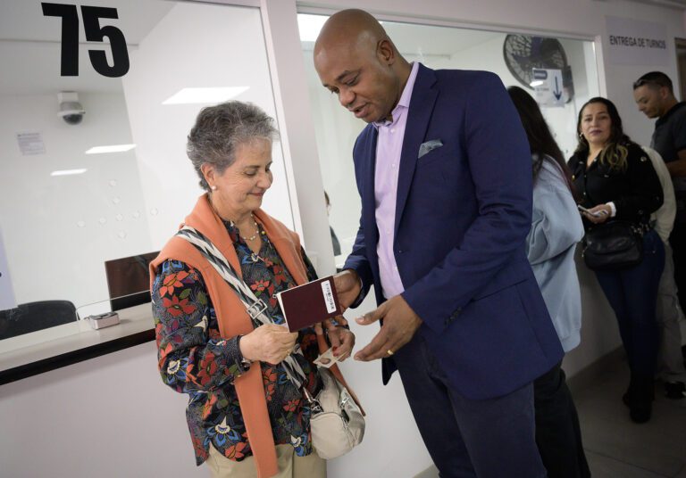 El barco de los pasaportes: cómo modernizamos un sistema obsoleto y por qué hoy está en riesgo